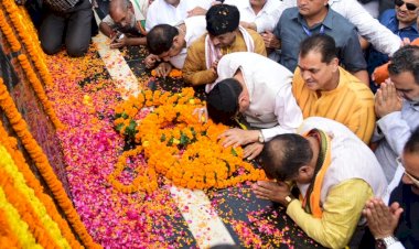 रामपुर तिराहा जाकर सीएम धामी ने दी शहीद राज्य आंदोलनकारियों को श्रद्धांजलि