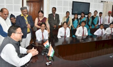 मुख्यमंत्री से बाल शिक्षा सदन स्कूल बड़कोट के छात्रों ने की भेंट