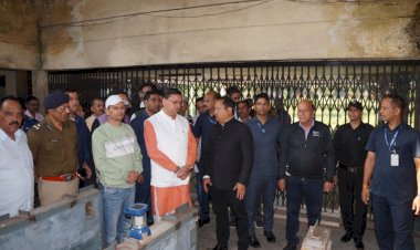 सीएम धामी ने किया रानीबाग स्थित एचएमटी फैक्ट्री का निरीक्षण
