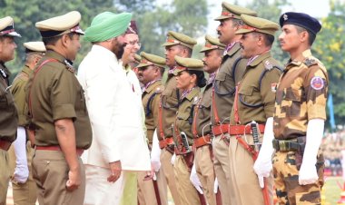 स्थापना दिवस पर राज्यपाल ने रैतिक परेड का निरीक्षण कर सलामी ली