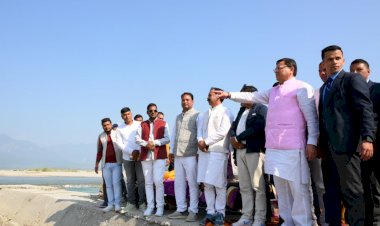 सीएम ने किया बाढ़ नियंत्रण कार्यों का स्थलीय  निरीक्षण