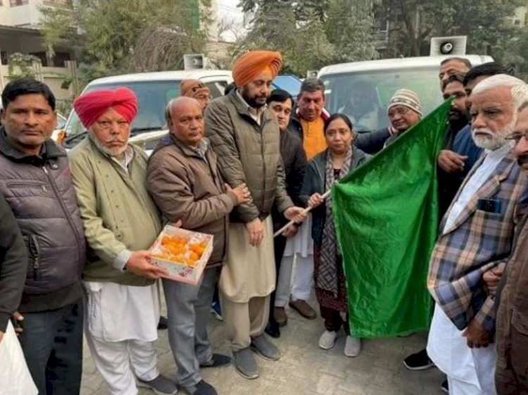 डॉ. बलजीत कौर ने गीले और सूखे कचरे के उचित निस्तारण के लिए नगर परिषद मलोट को दिए गए छह टिप्परों को हरी झंडी दिखाकर किया रवाना