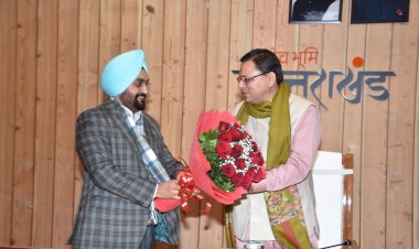 नए साल पर सीएम धामी से मिले मुख्य सचिव डॉ. संधू तथा डीजीपी अशोक कुमार