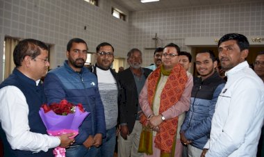 नए साल पर सीएम धामी से मिले विभिन्न क्षेत्रों से आये लोग