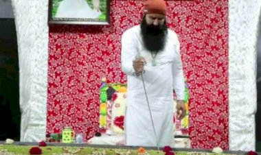पैरोल पर बाहर आए डेरा प्रमुख राम रहीम ने तलवार से काटा केक
