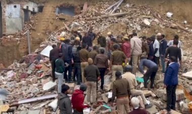 आगरा: गेस्ट हाउस में खुदाई के दौरान कई मकान गिरे, कई लोगन के दबे होने की आशंका