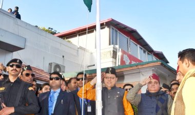 सीएम धामी ने मुख्यमंत्री आवास में फहराया राष्ट्रीय ध्वज