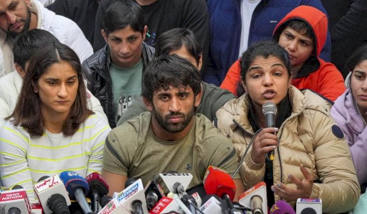 Wrestlers Protest : पहलवानों ने भारतीय ओलंपिक संघ से की शिकायत, 4 मांगें रखीं