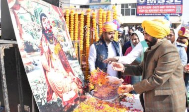 रविदासिया समाज से रूबरू हुए सीएम भगवंत मान, जालंधर में शोभा यात्रा को हरी झंडी दिखाकर रवाना किया
