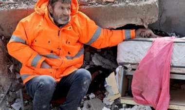 तुर्की के एक पिता ने अपनी 15 साल की बेटी का हाथ छोड़ने से इनकार कर दिया, तस्वीर तोड़ देगी दिल