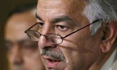 पाक रक्षा मंत्री ने माना, देश पहले ही दिवालिया हो चुका है !