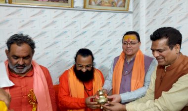 महानिर्वाणी आश्रम पहुंचकर मन्दिर में सीएम धामी ने की पूजा-अर्चना