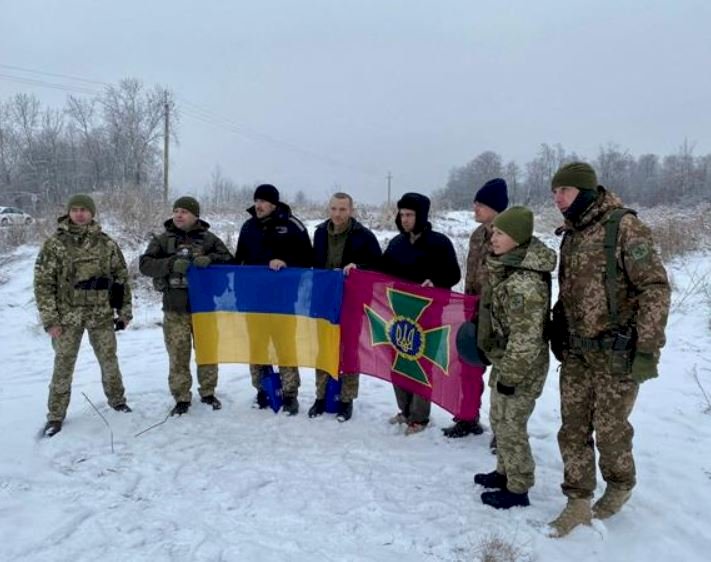 रूस-यूक्रेन में कैदियों की अदला-बदली में दर्जनों सैनिक रिहा