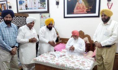 मंडी बोर्ड के चेयरमैन ने टेका डेरा सच खंड बलां में माथा, संत नरंजन दास जी का लिया आशीर्वाद