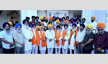 एसजीपीसी जत्था खालसा सजना दिवस मनाने के लिए गुरुद्वारा श्री पंजा साहिब, पाकिस्तान से रवाना हुआ