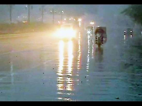 दिल्ली-एनसीआर के कुछ हिस्सों में भारी बारिश, आंधी, यातायात संकट की संभावना