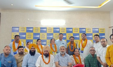 सुजानपुर नगर परिषद अध्यक्ष समेत 7 पार्षद आप में हुए शामिल