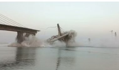 गंगा नदी पर बन रहा निर्माणाधीन फोरलेन पुल फिर गिरा, भागलपुर और खगड़िया को जोड़ेगा यह पुल