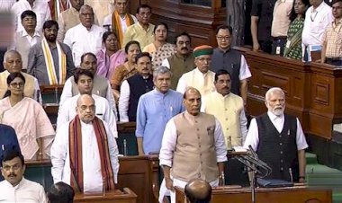 मणिपुर की स्थिति पर विपक्षी सदस्यों की नारेबाजी के बीच लोकसभा दिन भर के लिए स्थगित