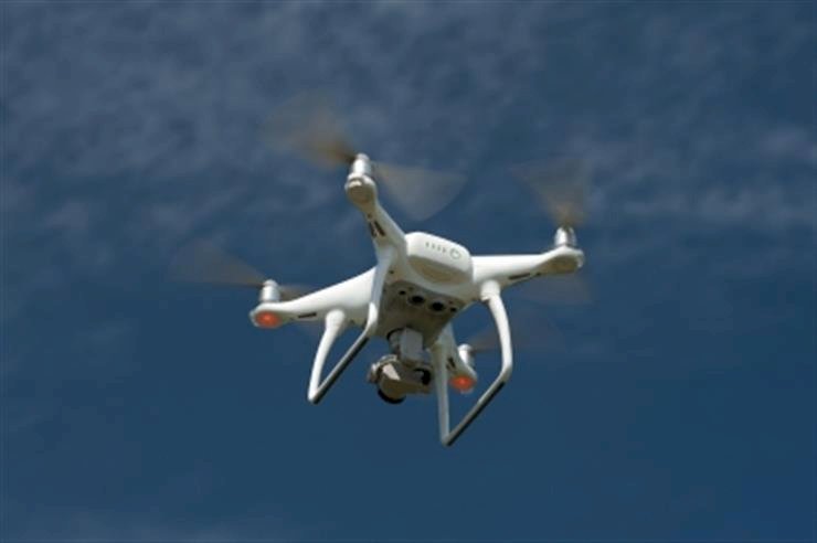 बीएसएफ ने पाक सीमा पर ड्रोन को मार गिराया, नशीला पदार्थ जब्त