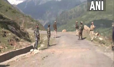 जम्मू-कश्मीर: कुलगाम में आतंकवादियों के साथ मुठभेड़ के बाद घायल हुए सेना के 3 जवानों की मौत