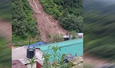 उत्तराखंड:गौरीकुंड में आज सुबह  हुए भारी भूस्खलन में तीन बच्चे मलबे में दबे