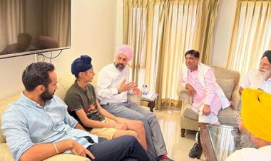 ब्रिटेन के सांसद ढेसी ने राजस्व मंत्री जिम्पा और खेल मंत्री हेयर से मुलाकात की