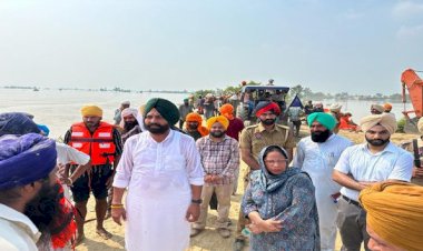 मंत्री लालजीत सिंह भुल्लर ने धुस्सी बाँध में आई दरार को भरने के लिए जंगी स्तर पर चलाए जा रहे राहत कामों का लिया जायज़ा