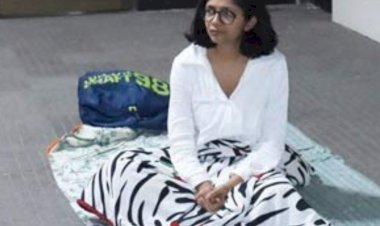 धरने पर डी सी डब्ल्यू प्रमुख स्वाति मालीवाल, रेप पीड़िता से मिलने पर अड़ीं, कहा- क्या छिपाने की कोशिश कर रही सरकार हैं?