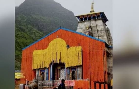 अन्नकूट मेले के लिए 15 क्विंटल फूलों से सजा बाबा केदारनाथ का धाम