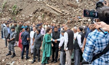 प्रियंका गांधी ने शिमला मंदिर त्रासदी में अपने प्रियजनों को खोने वाले परिवारों से मुलाकात की