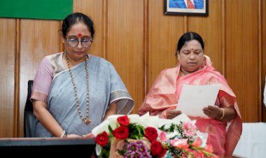 बागेश्वर की नवनिर्वाचित विधायक पार्वती दास ने ली शपथ, सीएम बोले दिवंगत चंदन राम दास के कार्यों को बढ़ाएंगी आगे
