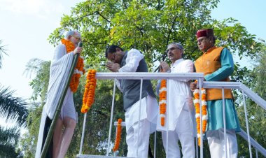 गांधी जयंती पर सीएम धामी ने दी राष्ट्रपिता को श्रद्धांजलि