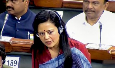 लोकसभा की नैतिकता समिति ने 31 अक्टूबर को कैश-फॉर-क्वेरी विवाद में महुआ मोइत्रा को तलब किया