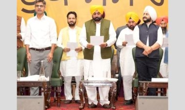 आम आदमी पार्टी ने मुल्लांपुर में ब्लॉक अध्यक्षों और जिला प्रभारियों के लिए शपथ ग्रहण समारोह का आयोजन किया