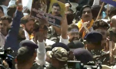 सांसद संजय सिंह की गिरफ्तारी का विरोध, सड़कों पर उतरे आप कार्यकर्ता