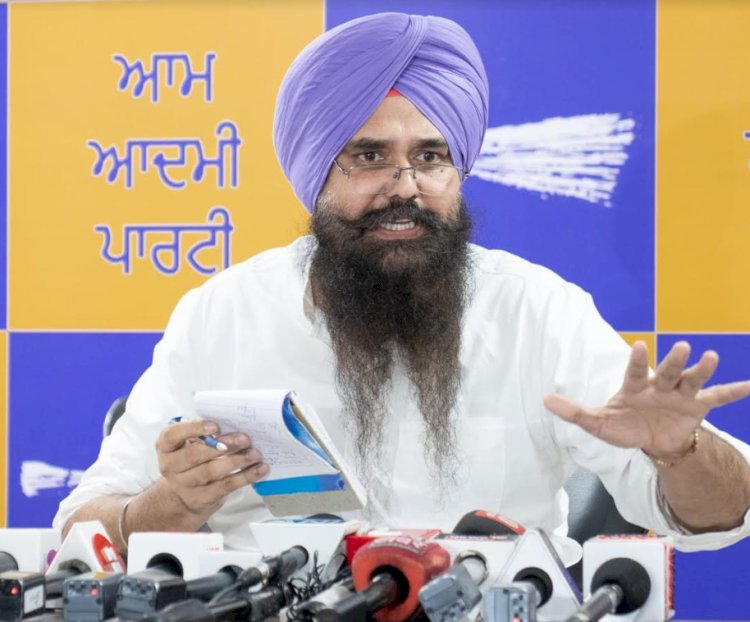 राज्यपाल पंजाब सरकार पर नशे को लेकर लगातार सवाल उठाते हैं, लेकिन वह चंडीगढ़ से पंजाब पहुंच रहे अवैध शराब पर रोक कब लगाएंगे? - मलविंदर सिंह कंग