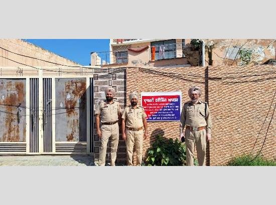 नशा विरोधी अभियान: पुलिस ने फिरोजपुर में अवैध नशीली दवाओं के कारोबार से बनाई गई 25 लाख रुपये की संपत्ति जब्त की