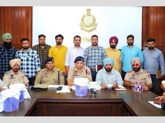 फिरोजपुर पुलिस ने 38 मामलों में वांछित 6 आरोपियों को हथियारों सहित गिरफ्तार किया