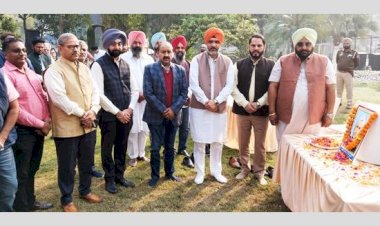 फिरोजपुर के विधायकों ने शहीदी दिवस पर सराभा को श्रद्धांजलि अर्पित की