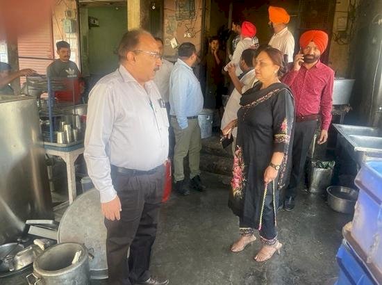 मोहाली में डेंगू विरोधी अभियान: सिविल सर्जन ने बूथगढ़ गांव में औचक निरीक्षण किया