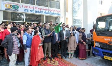 डॉ. बलबीर सिंह ने मोबाइल फूड टेस्टिंग वैन को हरी झंडी दिखाकर रवाना किया