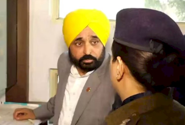 सांझ केंद्र पर मुख्यमंत्री भगवंत मान की औचक छापेमारी