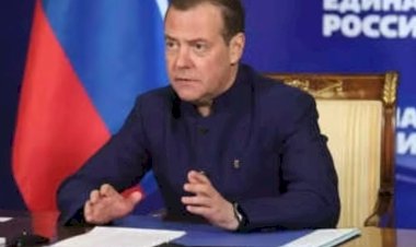 रूस कर सकता है परमाणु बम से हमला, अगर... व्‍लादिमीर पुतिन के करीबी मेदवेदेव ने दी चेतावनी