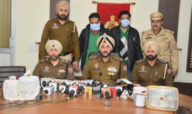 पंजाब पुलिस ने दो ‘बड़ी मछलियों’ समेत पाँच नशा-तस्करों को अमृतसर से किया गिरफ़्तार; 3 किलो हेरोइन, 5.25 लाख रुपए ड्रग मनी बरामद