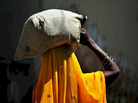 पिछले 9 वर्षों में 24.82 करोड़ भारतीय बहुआयामी गरीबी से बच गए, सूचकांक में लगभग 18% की गिरावट