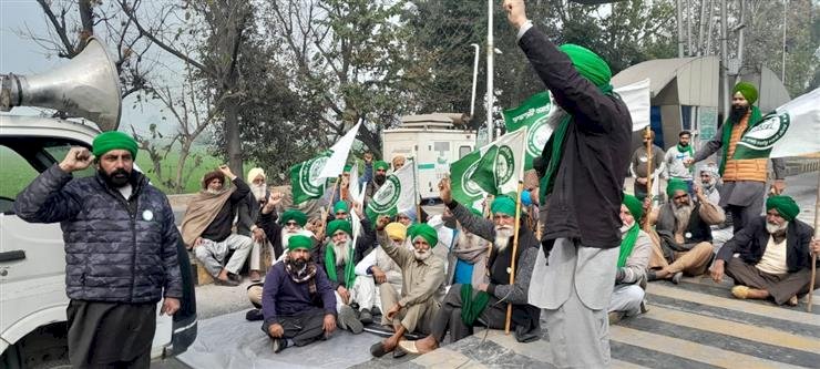पंजाब में सामाजिक कार्यकर्ताओं के खिलाफ फर्जी मामलों के विरोध में बीकेयू एकता ने मेहल कलां टोल प्लाजा को तीन घंटे के लिए जब्त कर लिया