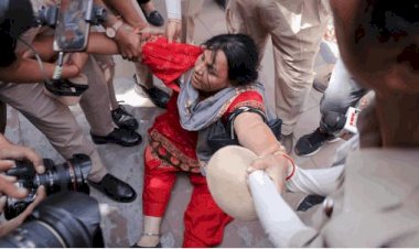 दिल्ली में 'आप' का प्रोटेस्ट जारी, हिरासत में कई नेता-कार्यकर्ता ...