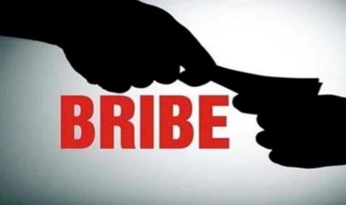 सब-इंस्पेक्टर रिश्वत लेते गिरफ्तार