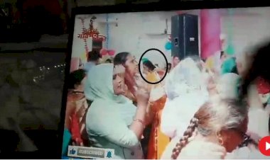 गजब की चोर निकली महिला, सामूहिक नृत्य करते समय मुंह से चुराई दो सहेलियों की चेन